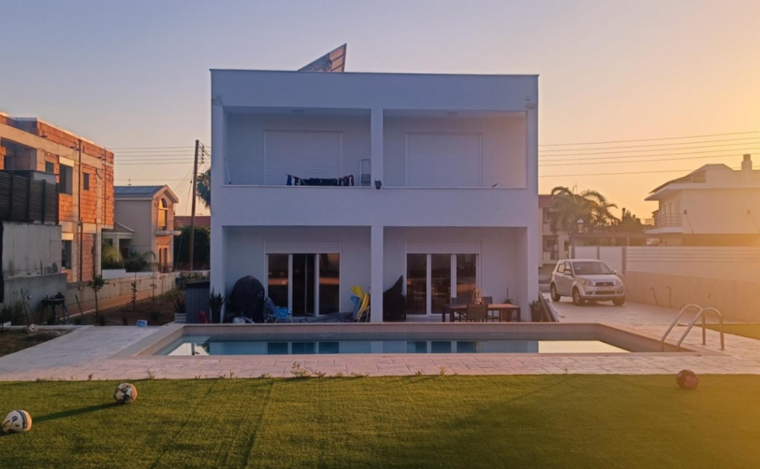 Κολόσσι  - Διώροφη κατοικία