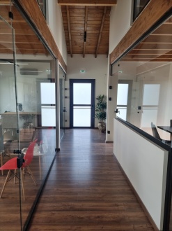 Αραδίππου - Ισόγεια γραφεία με σοφίτα