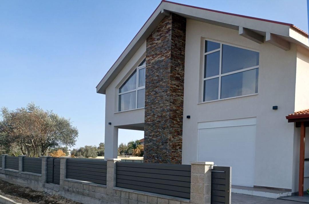 Αγία Βαρβάρα - Διώροφη κατοικία