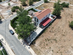 Ζανακιά - Ισόγεια κατοικία με σοφίτα