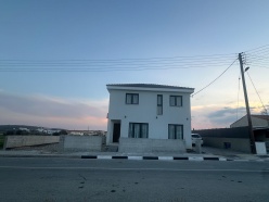 Πύλα - Διώροφη κατοικία