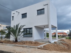 Ζακάκι - Διώροφη κατοικία