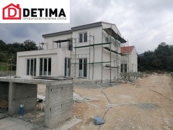 Μαθηκολώνη - Ισόγεια κατοικία με σοφίτα