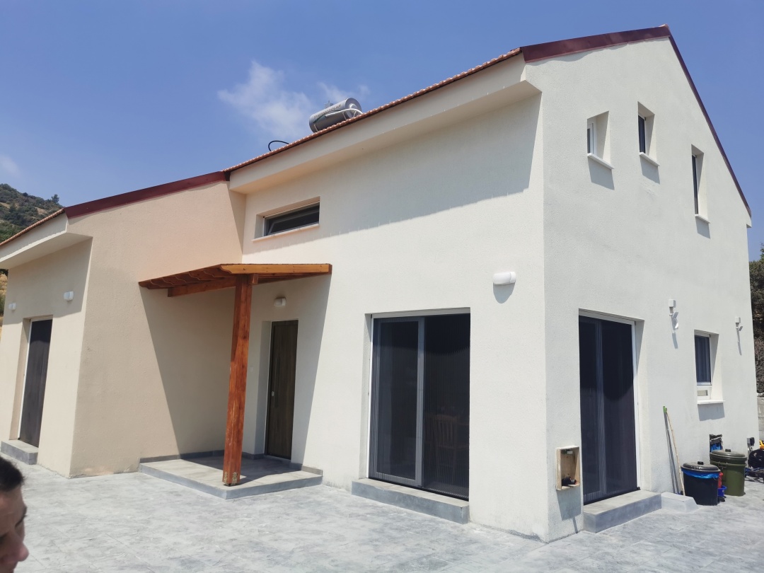 Μαθηκολώνη - Ισόγεια Κατοικία με σοφίτα