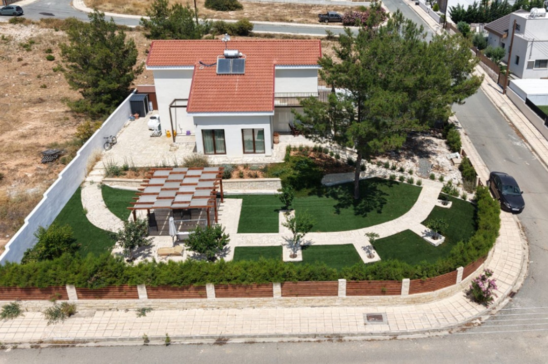 Ζανακιά - Ισόγεια κατοικία με σοφίτα