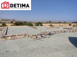Ορόκλινη - Ισόγεια κατοικία με σοφίτα